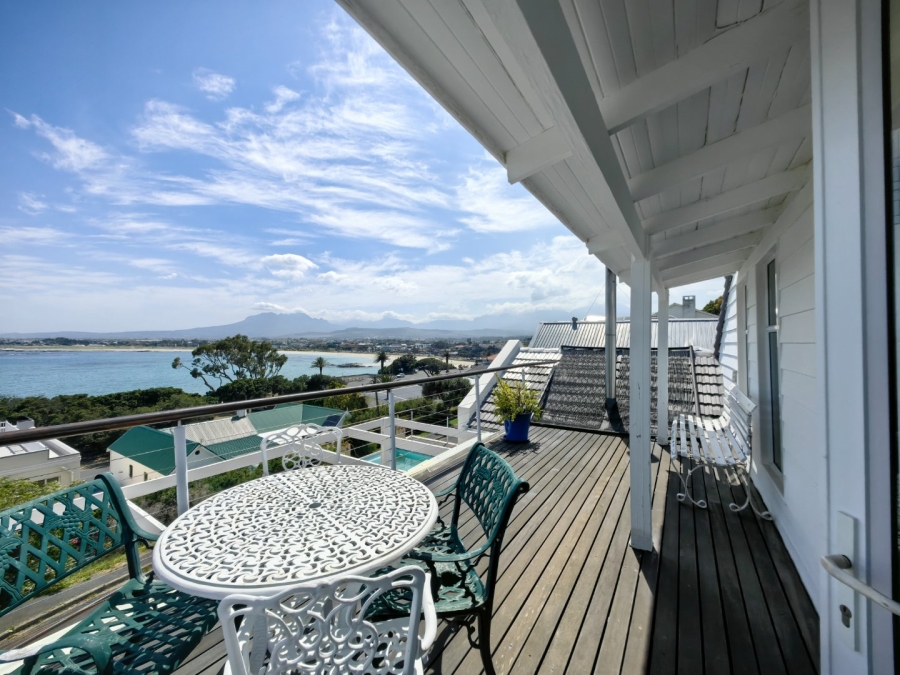 To Let 3 Bedroom Property for Rent in Gordons Bay Village Western Cape